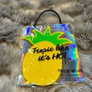 Bella Beauty makeup brush cleaning pad